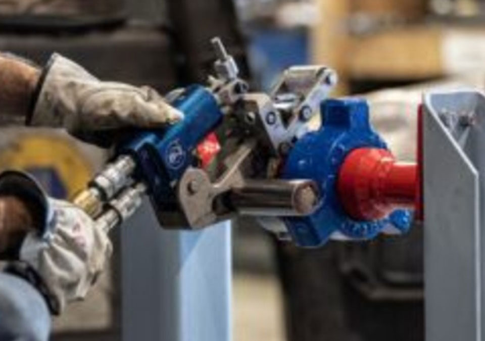 a worker following hydraulic tools safety procedures