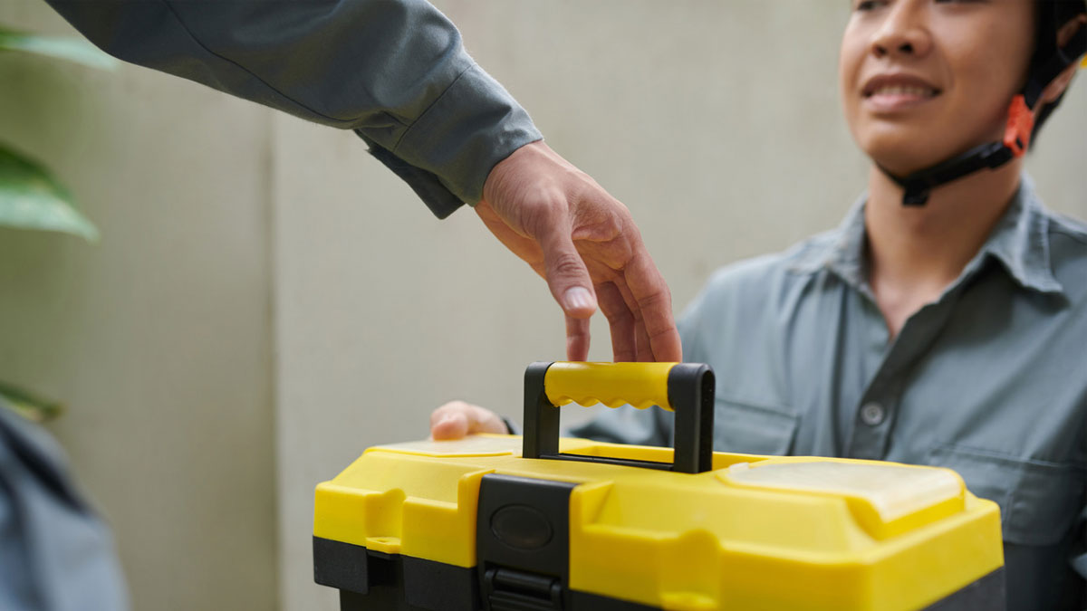2 workers following the proper torque tool storage and care