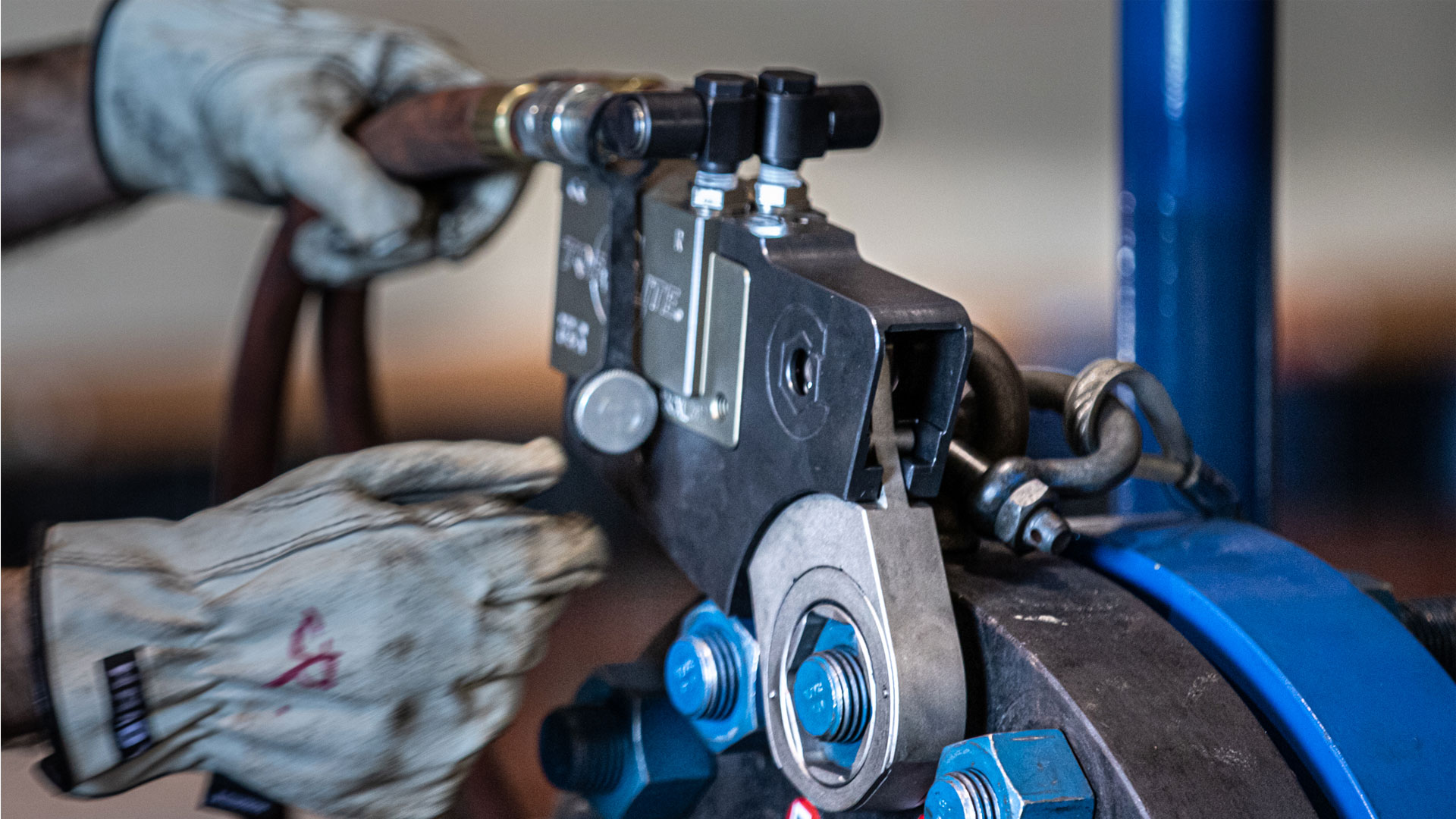 Torqlite IU-XL hydraulic torque wrench in a low-profile application for precision bolting in tight spaces.